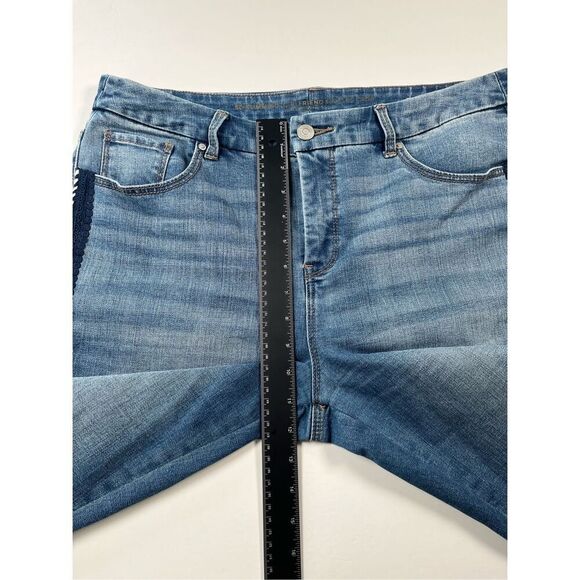 Chico's So Slimming Girlfriend Slim Crop Jeans Crochet Lace & Twist Side Size 10 - Picture 5 of 7